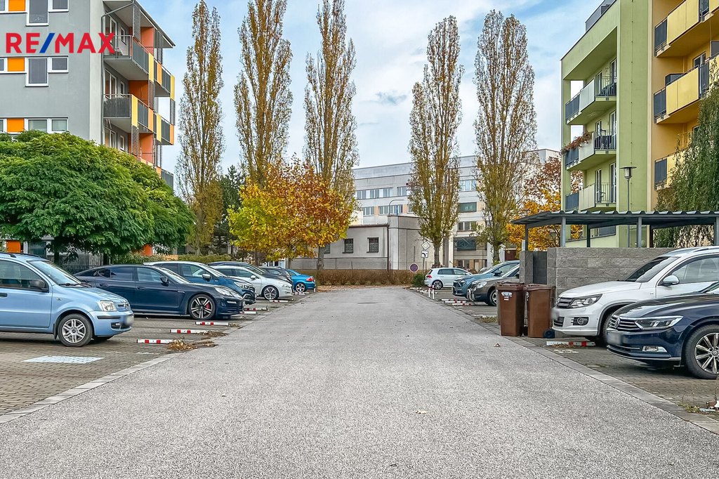 Pronájem parkovacího stání Hradec Králové - Třebeš