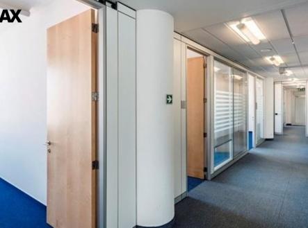 Pronájem kanceláře, 733 m²