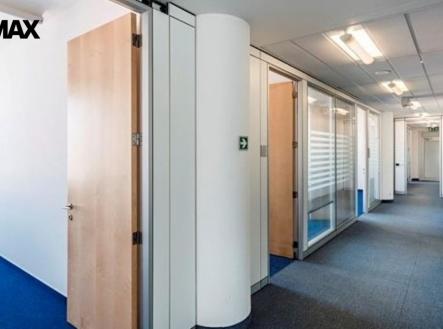Pronájem kanceláře, 733 m²