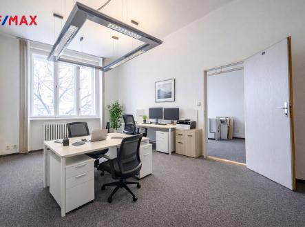 Pronájem kanceláře, 98 m²
