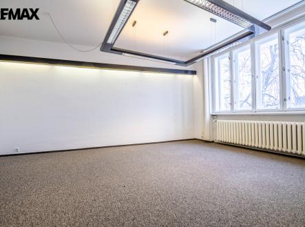 Pronájem kanceláře, 148 m²