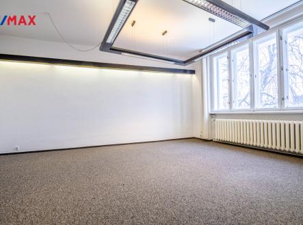 Pronájem kanceláře, 247 m²