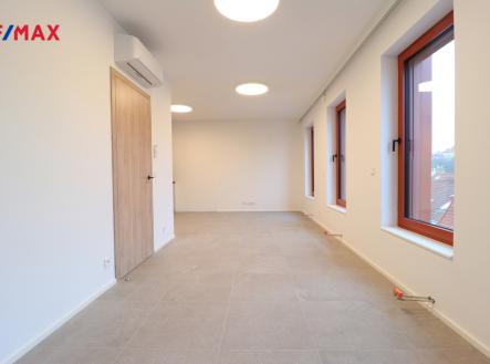 Pronájem bytu, 1+kk, 34 m²