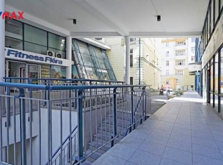 Pronájem obchodní prostor, 325 m²