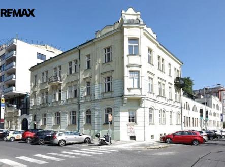 Pronájem obchodní prostor, 325 m²
