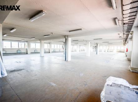 Pronájem skladovací prostor, 456 m²