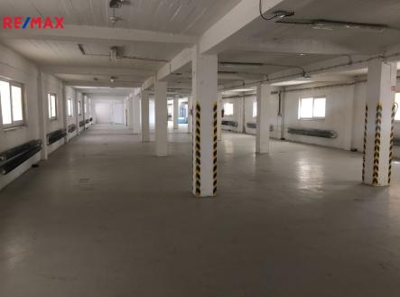 Pronájem skladovací prostor, 800 m²