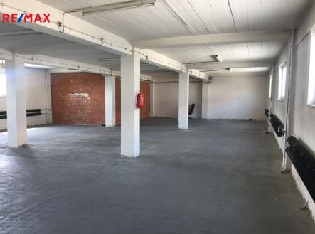 Pronájem skladovací prostor, 368 m²