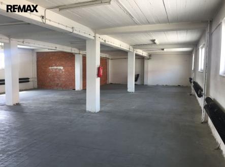 Pronájem skladovací prostor, 368 m²