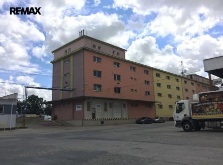 Pronájem skladovací prostor, 383 m²