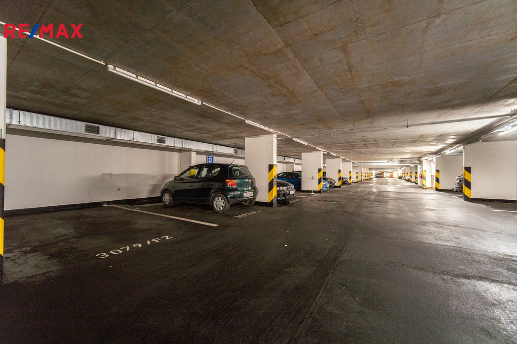 Pronájem parkovacího stání, Podkovářská 933/1, Praha 9 – Vysočany (Na Harfě)