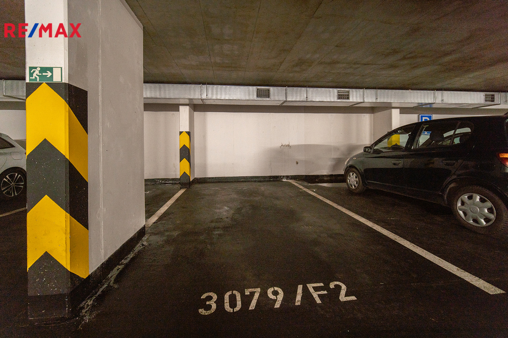 Pronájem parkovacího stání, Podkovářská 933/1, Praha 9 – Vysočany (Na Harfě)