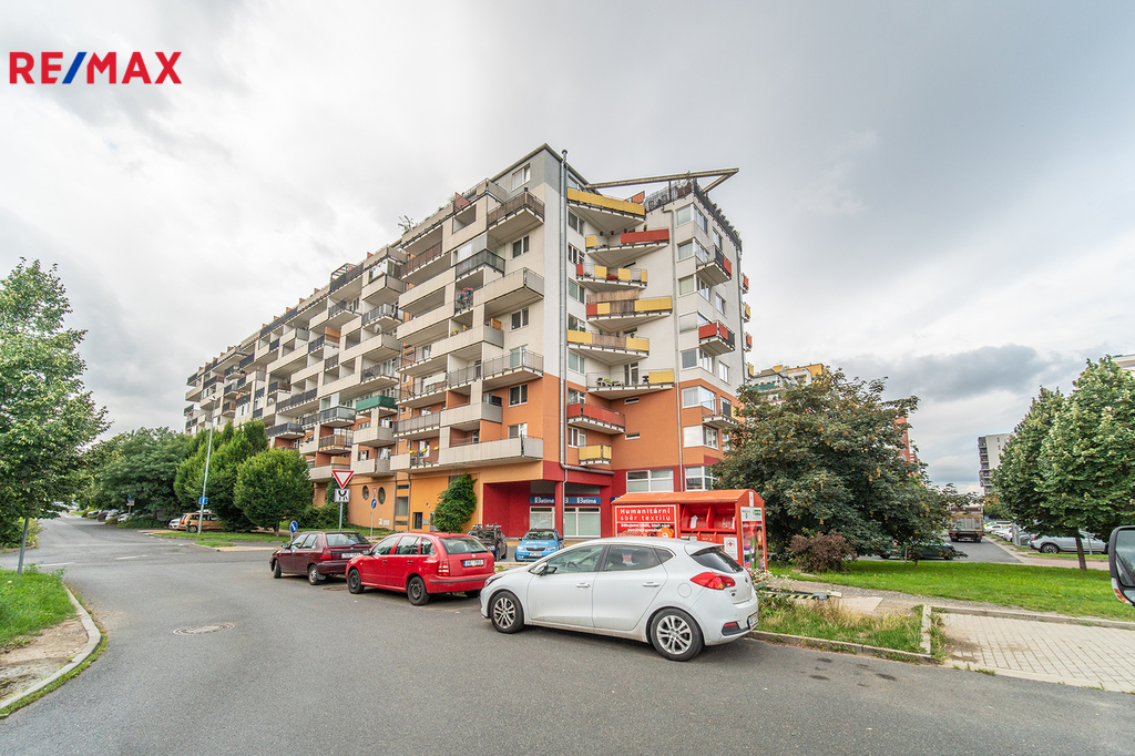 Pronájem parkovacího stání, Podkovářská 933/1, Praha 9 – Vysočany (Na Harfě)