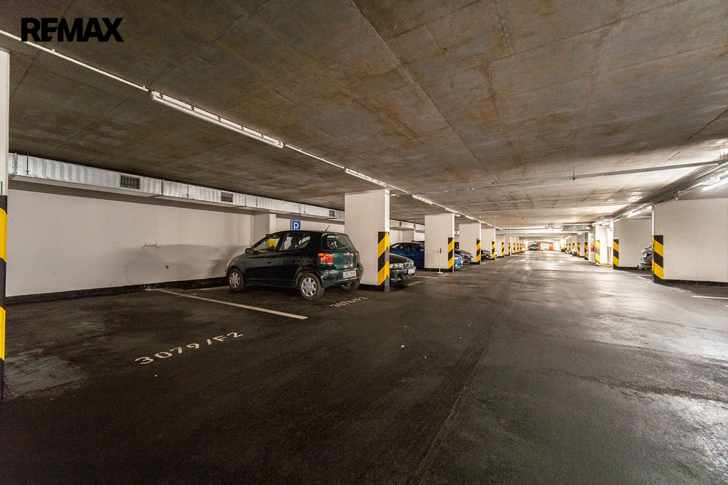 Pronájem parkovacího stání, Podkovářská 933/1, Praha 9 – Vysočany (Na Harfě)