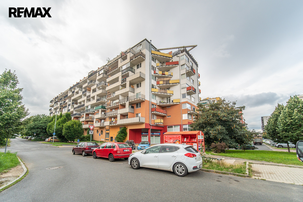 Pronájem parkovacího stání, Podkovářská 933/1, Praha 9 – Vysočany (Na Harfě)