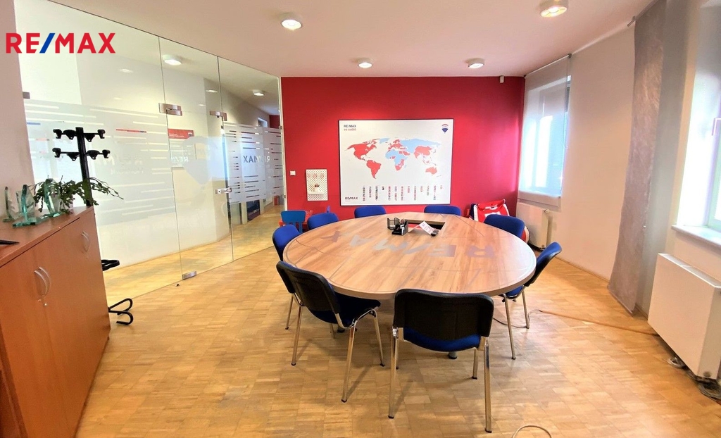 1NP - kancelář/ zasedací místnost