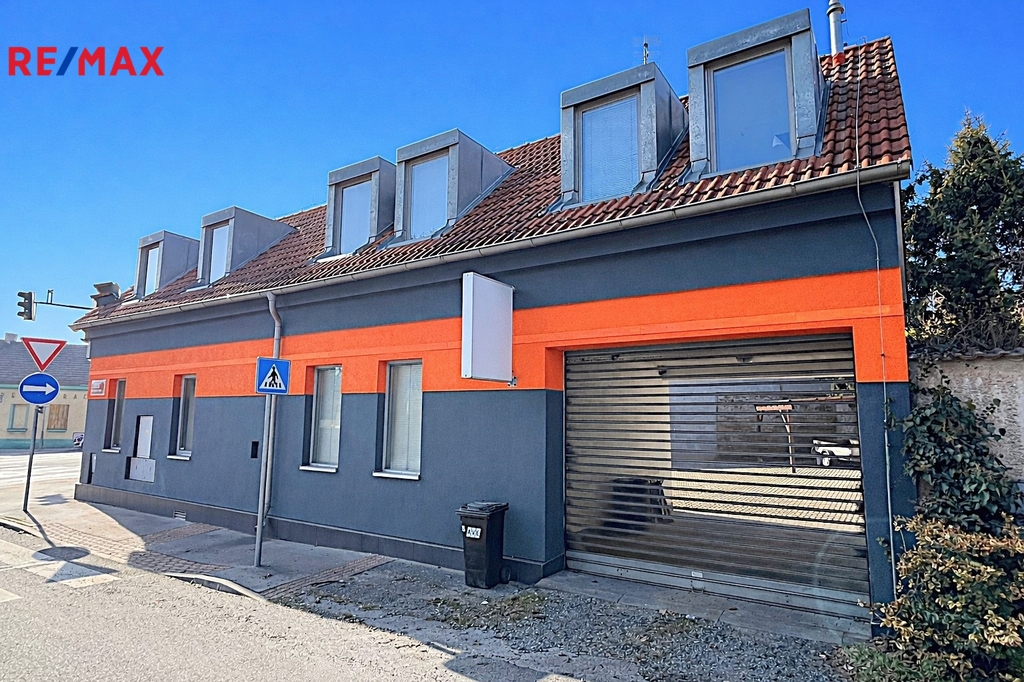 Vjezd do vnitrobloku, parkování až 7 vozů