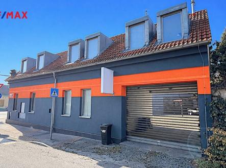 Pronájem kanceláře, 282 m²