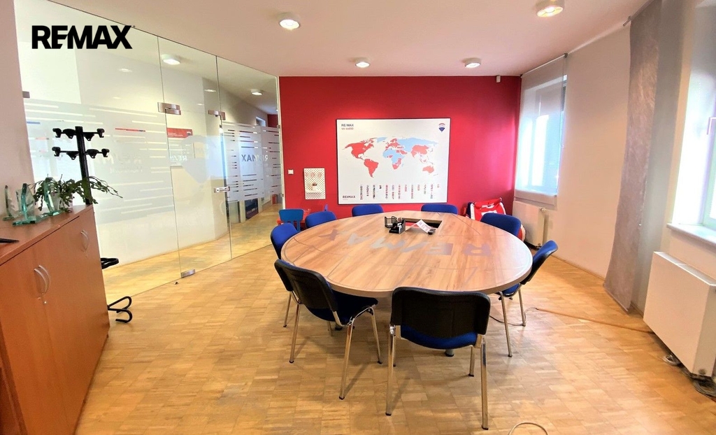 1NP - kancelář/ zasedací místnost