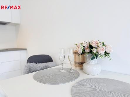 Pronájem bytu, 1+kk, 32 m²