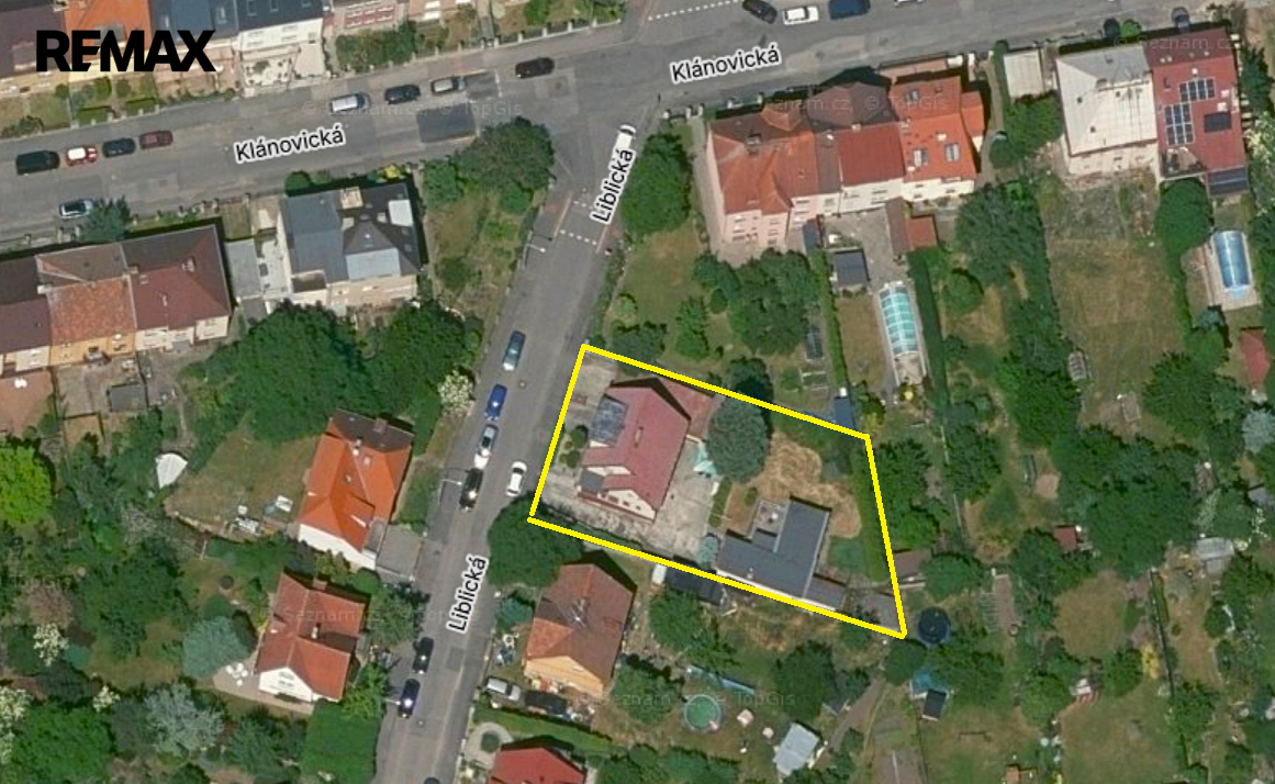 Satelitní pohled a umístěním obou domů