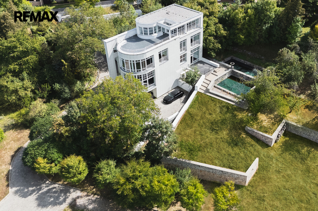 Prodej exkluzivní neofunkcionalistické vily Praha 20 min