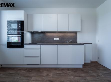 Pronájem bytu, 1+kk, 37 m²