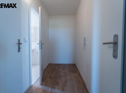Pronájem bytu, 1+kk, 37 m²