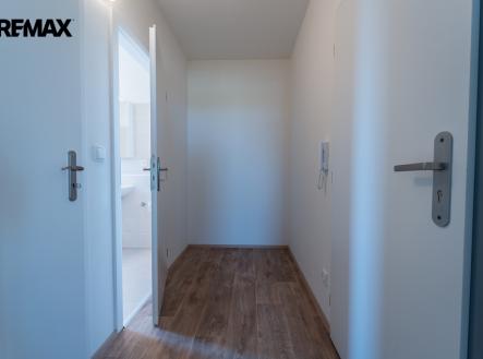 Pronájem bytu, 1+kk, 37 m²