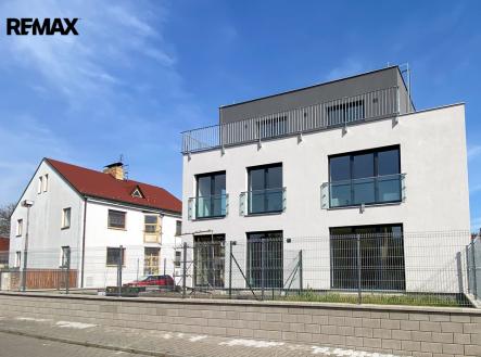 Pronájem bytu, 1+kk, 38 m²