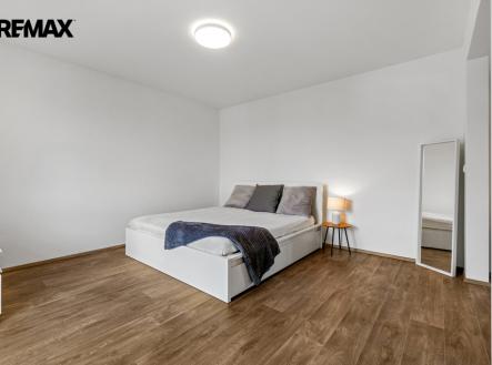 Pronájem bytu, 1+kk, 37 m²