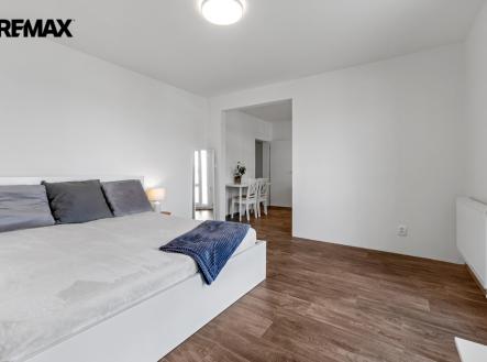 Pronájem bytu, 1+kk, 37 m²