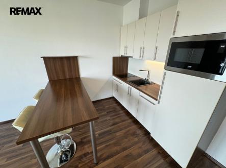 Pronájem bytu, 1+kk, 32 m²