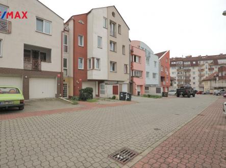 Prodej - nájemní dům, 357 m²