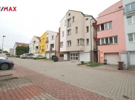 Prodej - nájemní dům, 357 m²