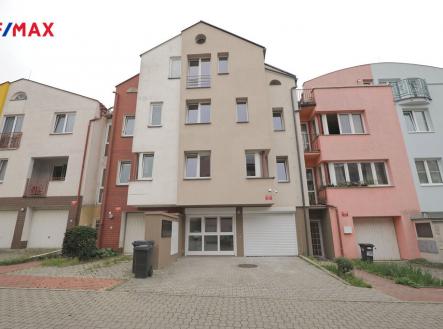 Prodej - nájemní dům, 357 m²