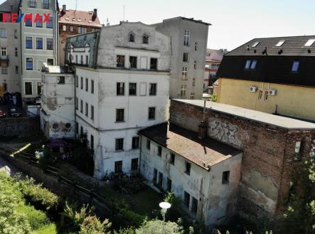 Prodej - nájemní dům, 900 m²