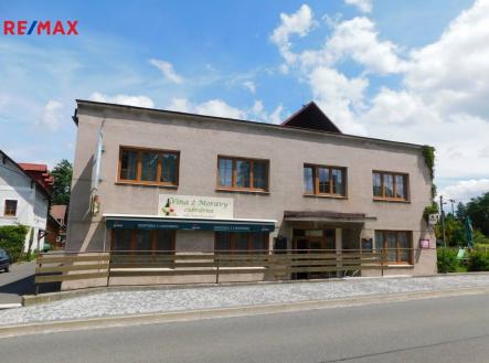 Pronájem - restaurace, 220 m²