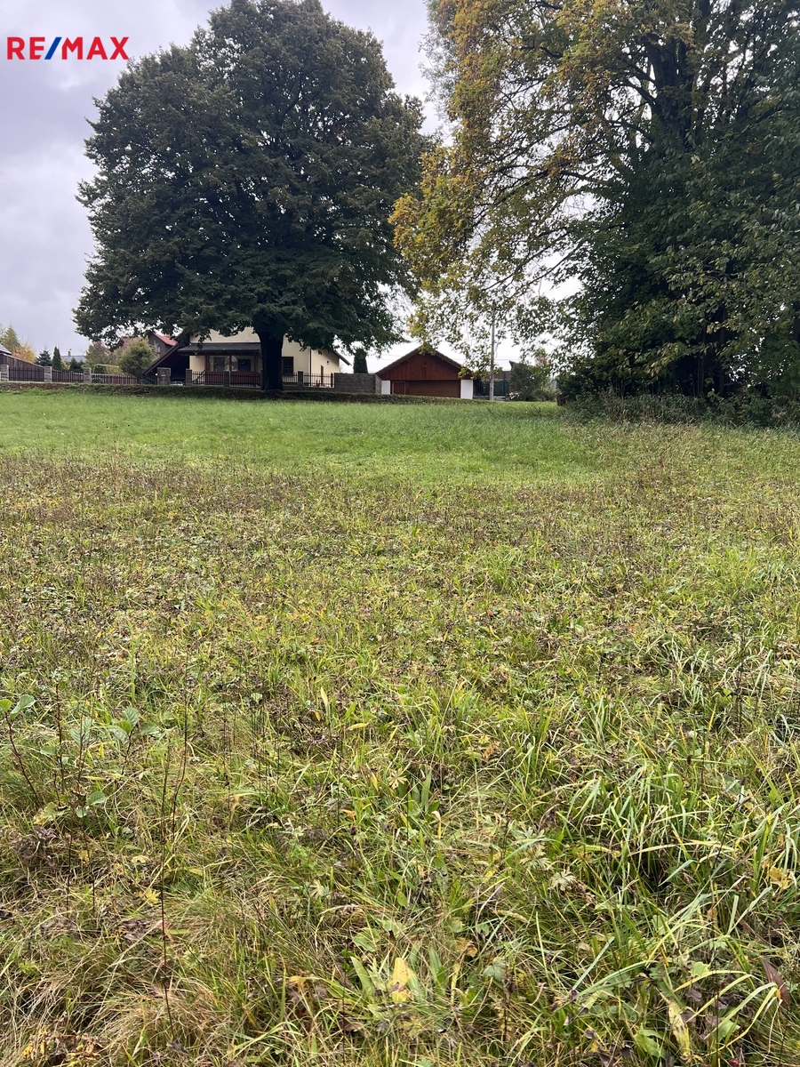 Pohled zespoda  pozemku