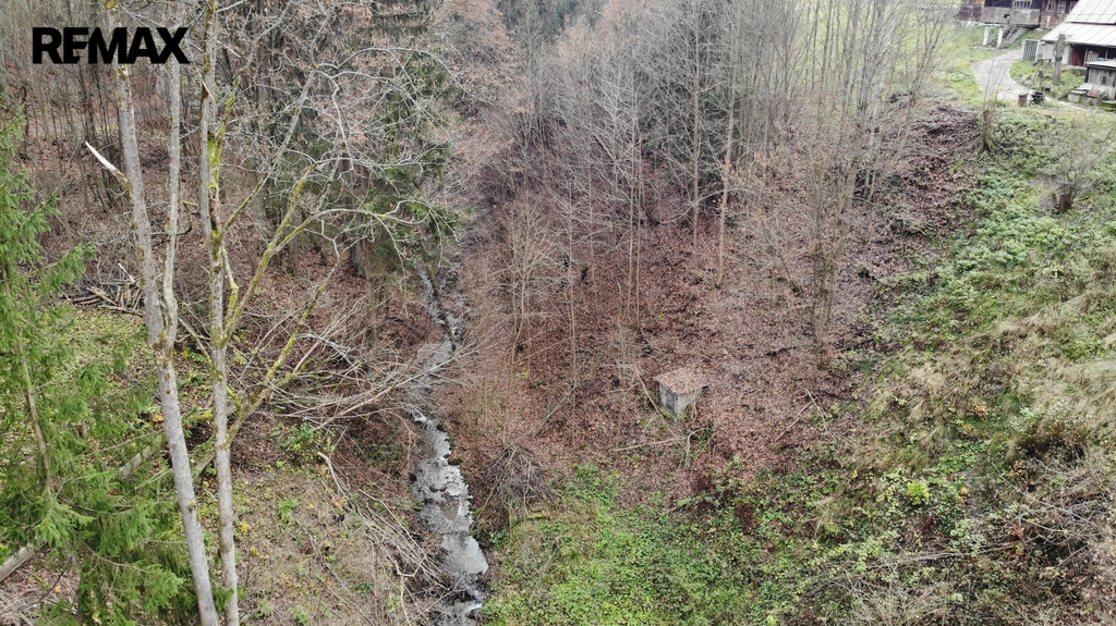 Pohled na jížní hranici parcely č.2133