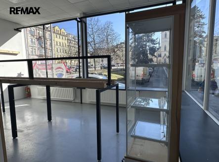 Pronájem obchodní prostory, 214 m²