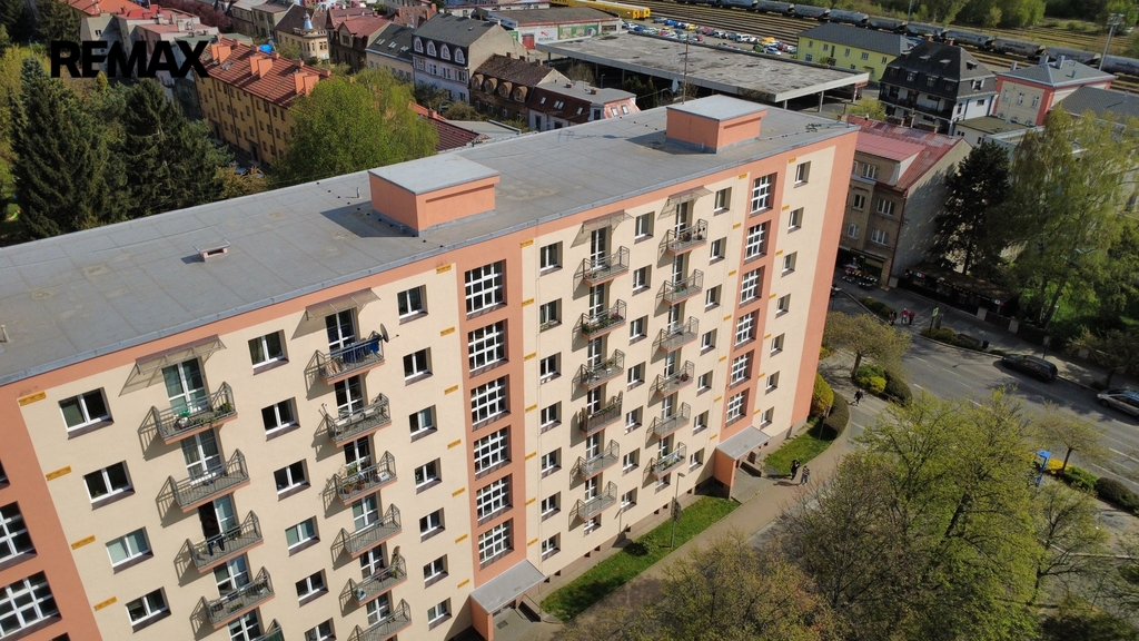 byt se nachází ve druhém podlaží prostředního vchodu