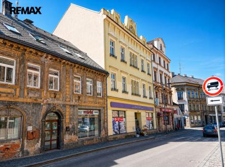 Pronájem obchodní prostor, 690 m²