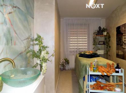 Pronájem komerčního objektu, obchodní centrum, 379 m²