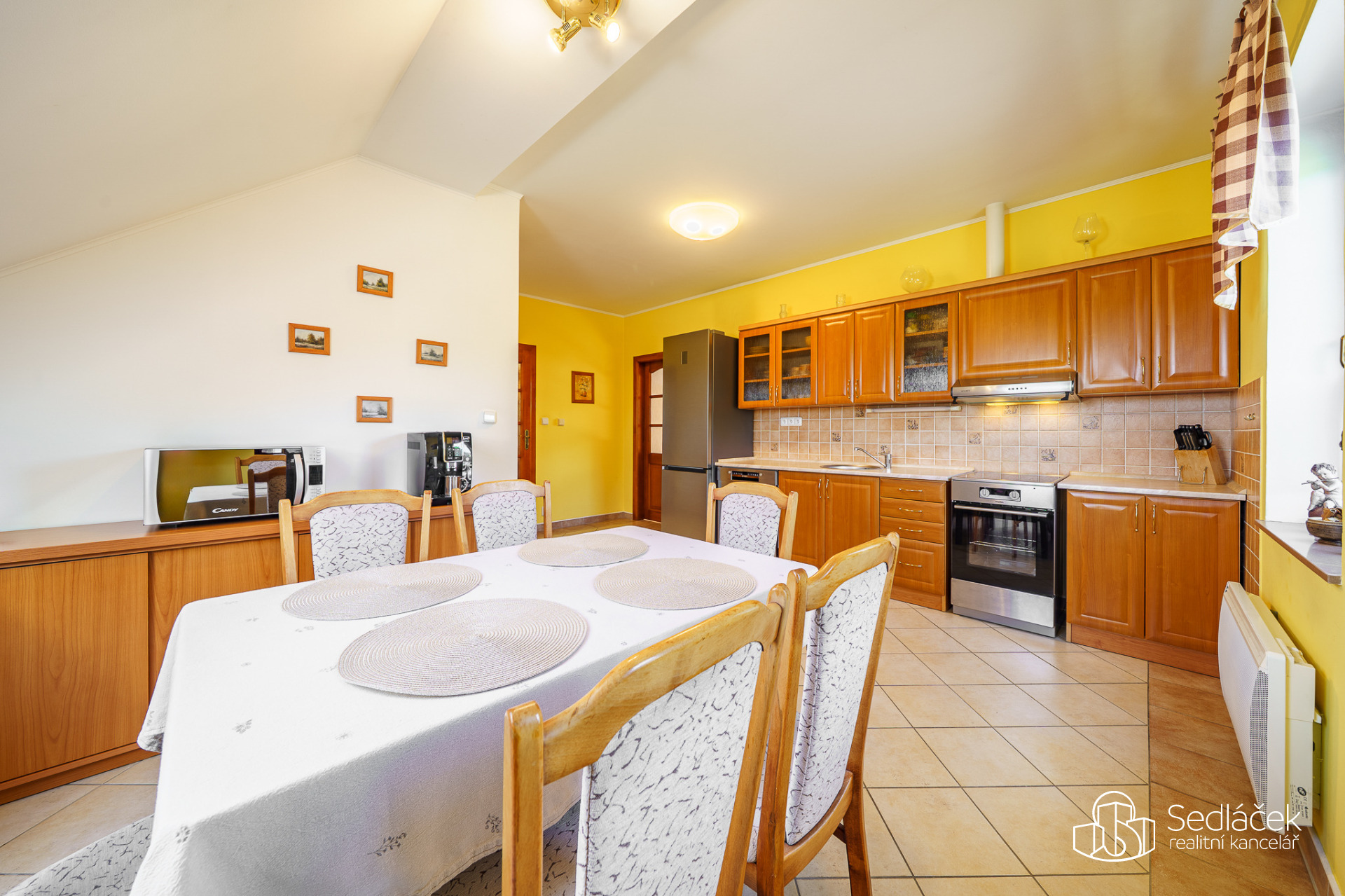 Prodej prostorného půdního bytu v Tašovicích