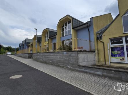 Pronájem obchodní prostor, 876 m²