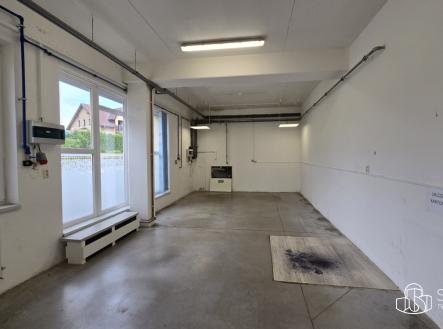 Pronájem skladu, 876 m² obrázek