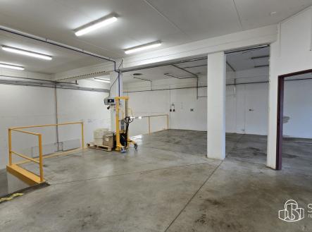 Pronájem skladu, 876 m²