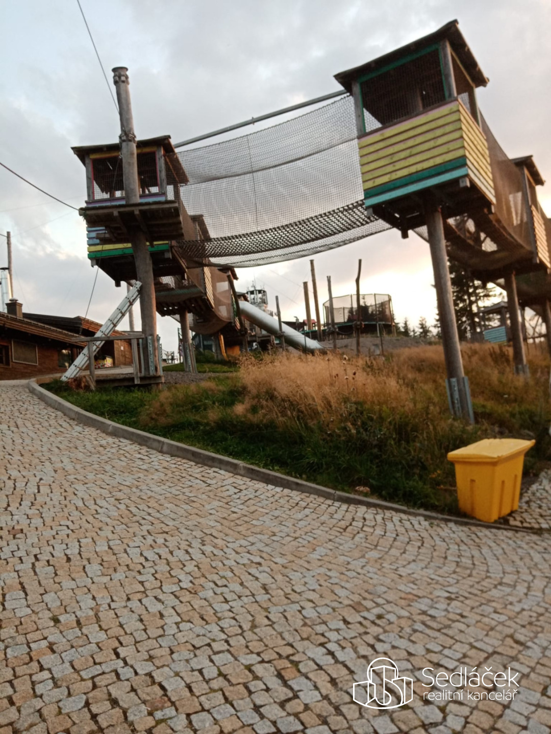 Prodej komerčních prostor v Abertamech na náměstí