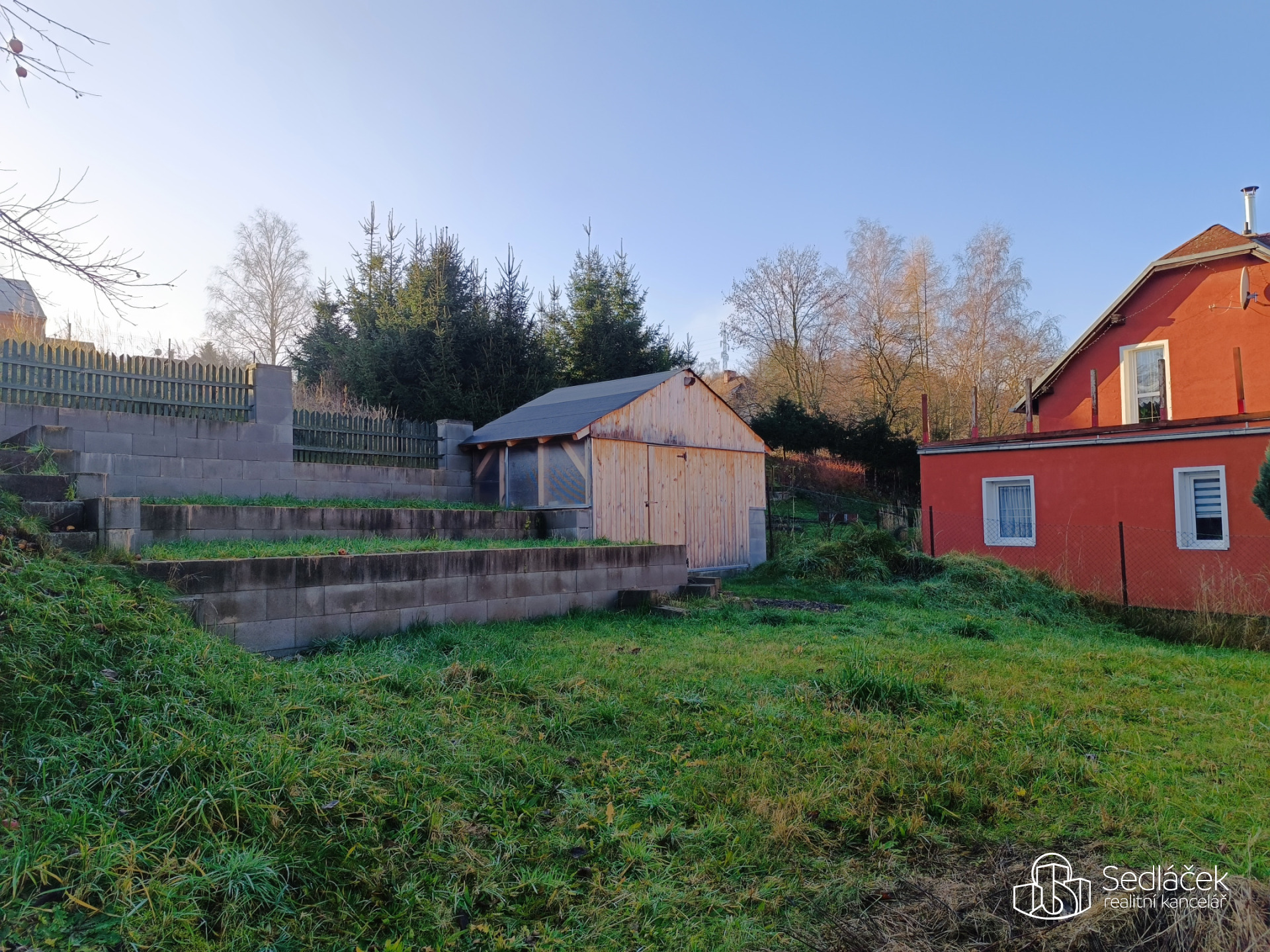 Stavební pozemek s projektem malého domku včetně stavebního povolení v Těšovicích u Sokolova